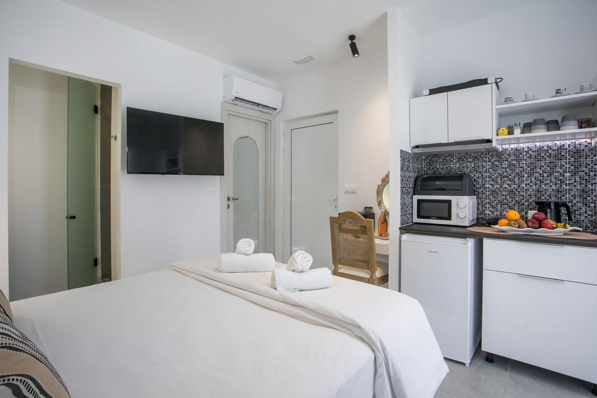 Calma Luxury Studios & Suites Faliraki Exterior photo